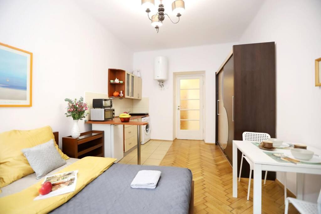 Batorego Cosy Apartment Cracóvia Exterior foto